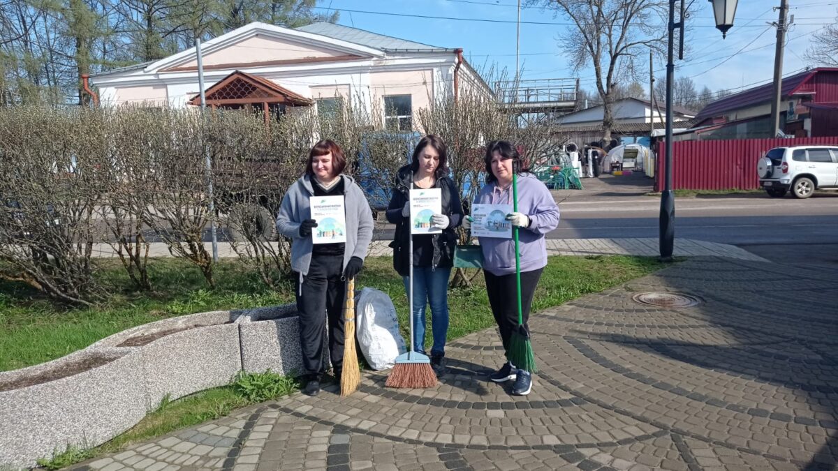 В Торопце прибрались на главных благоустроенных территориях города