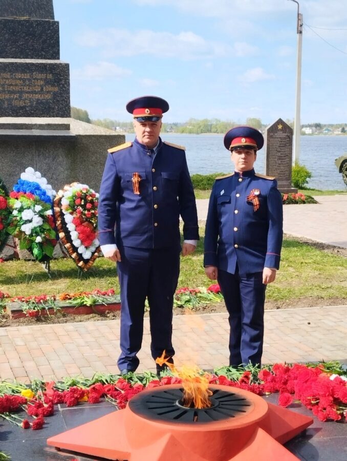 В День Победы сотрудники следственных отделов возложили цветы к монументам Воинской Славы, Вечному огню и мемориалам павших воинов