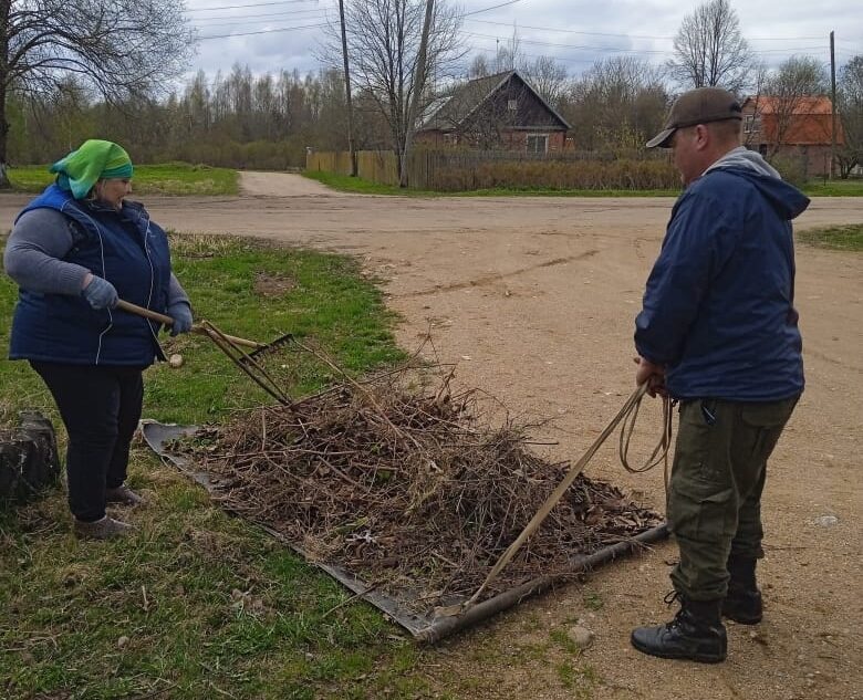 В Оленино продолжаются субботники