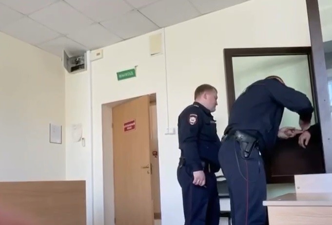В Твери заключили под стражу молодого наркокурьера с метадоном В Твери заключили под стражу молодого наркокурьера с метадоном