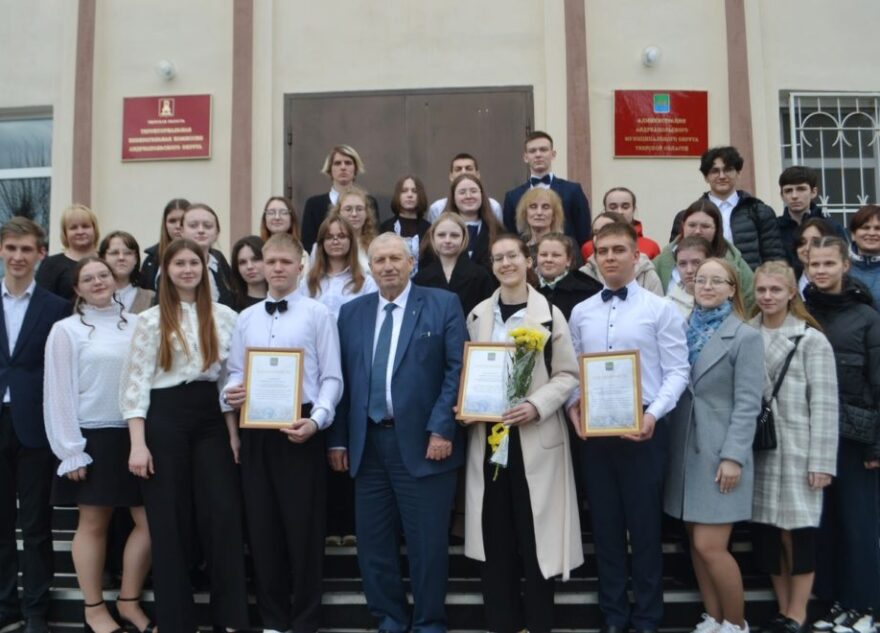 Андреапольские старшеклассники задали главе округа важные для них вопросы