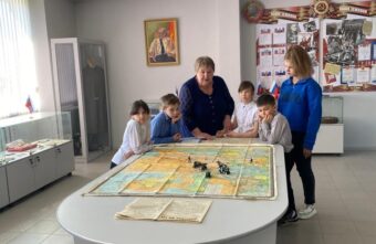 135 тысяч школьников Тверской области стали участниками акции «Линейка памяти» 135 тысяч школьников Тверской области стали участниками акции «Линейка памяти»