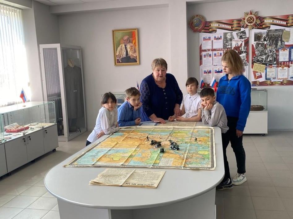 135 тысяч школьников Тверской области стали участниками акции «Линейка памяти» 135 тысяч школьников Тверской области стали участниками акции «Линейка памяти»