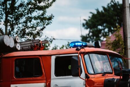 В Заволжском районе Твери сгорели три иномарки В Заволжском районе Твери сгорели три иномарки