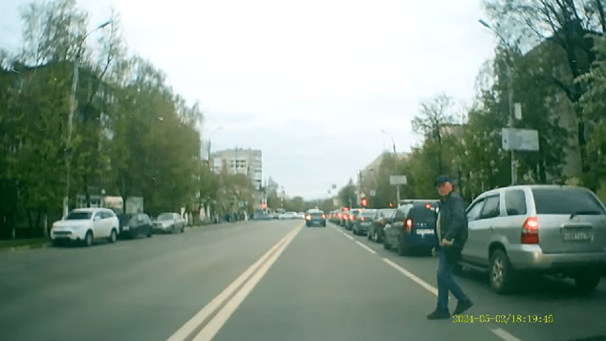 Житель Твери второй раз искал смерти на дороге