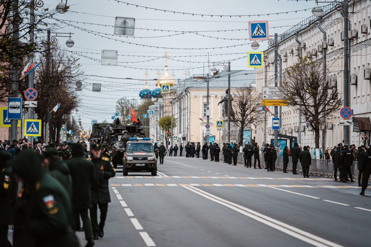 В Твери состоялось торжественное прохождение войск в честь 79-й годовщины Великой Победы