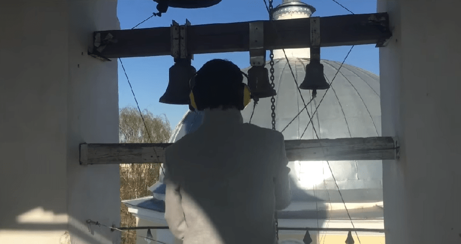 Известного тверского певца вылечил звон колоколов