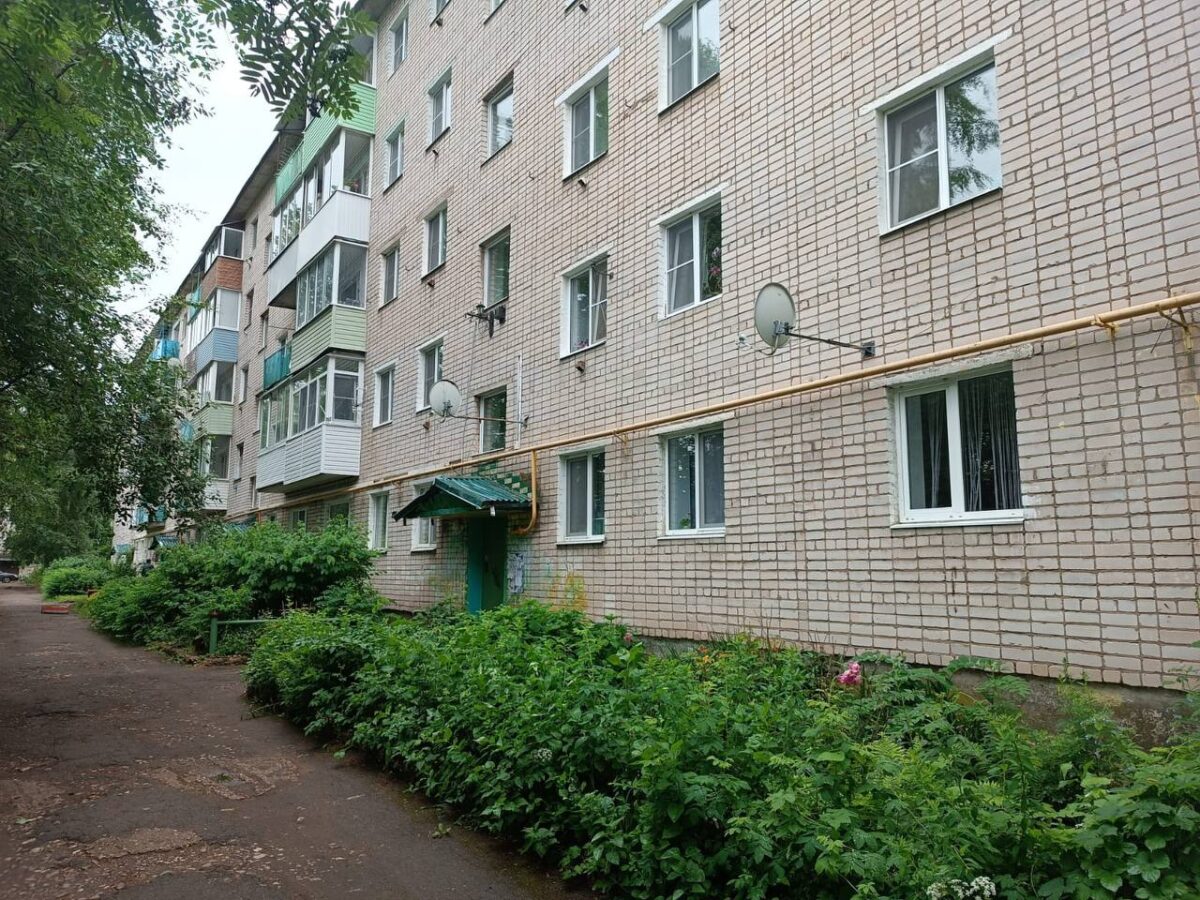 В Тверской области 3-летний ребенок выпал из окна многоэтажки