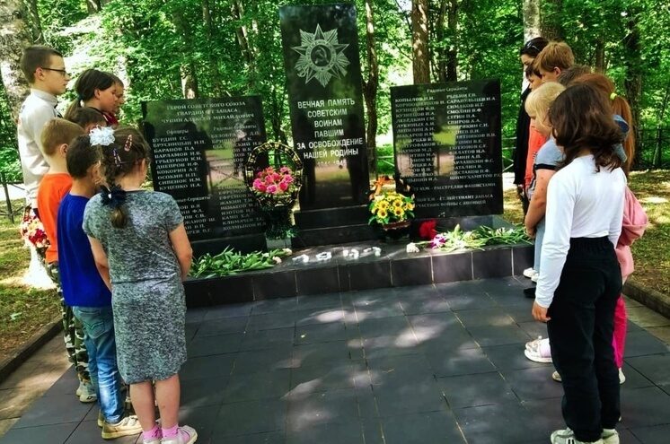 Школьники Андреаполя почтили память погибших воинов