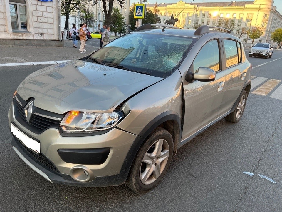 Водитель "Рено" сбил пешехода на зебре в Твери