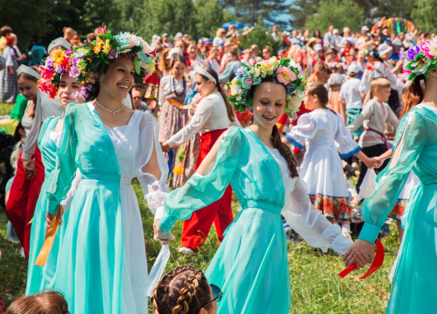Жители и гости Тверской области «зажигают» на «Троицких гуляниях в Василёво»