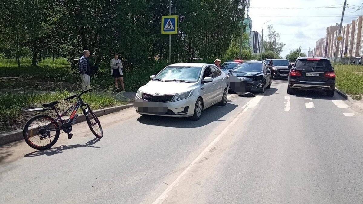 В Твери автомобиль после ДТП сбил девочку-пешехода | ТОП Тверь новости