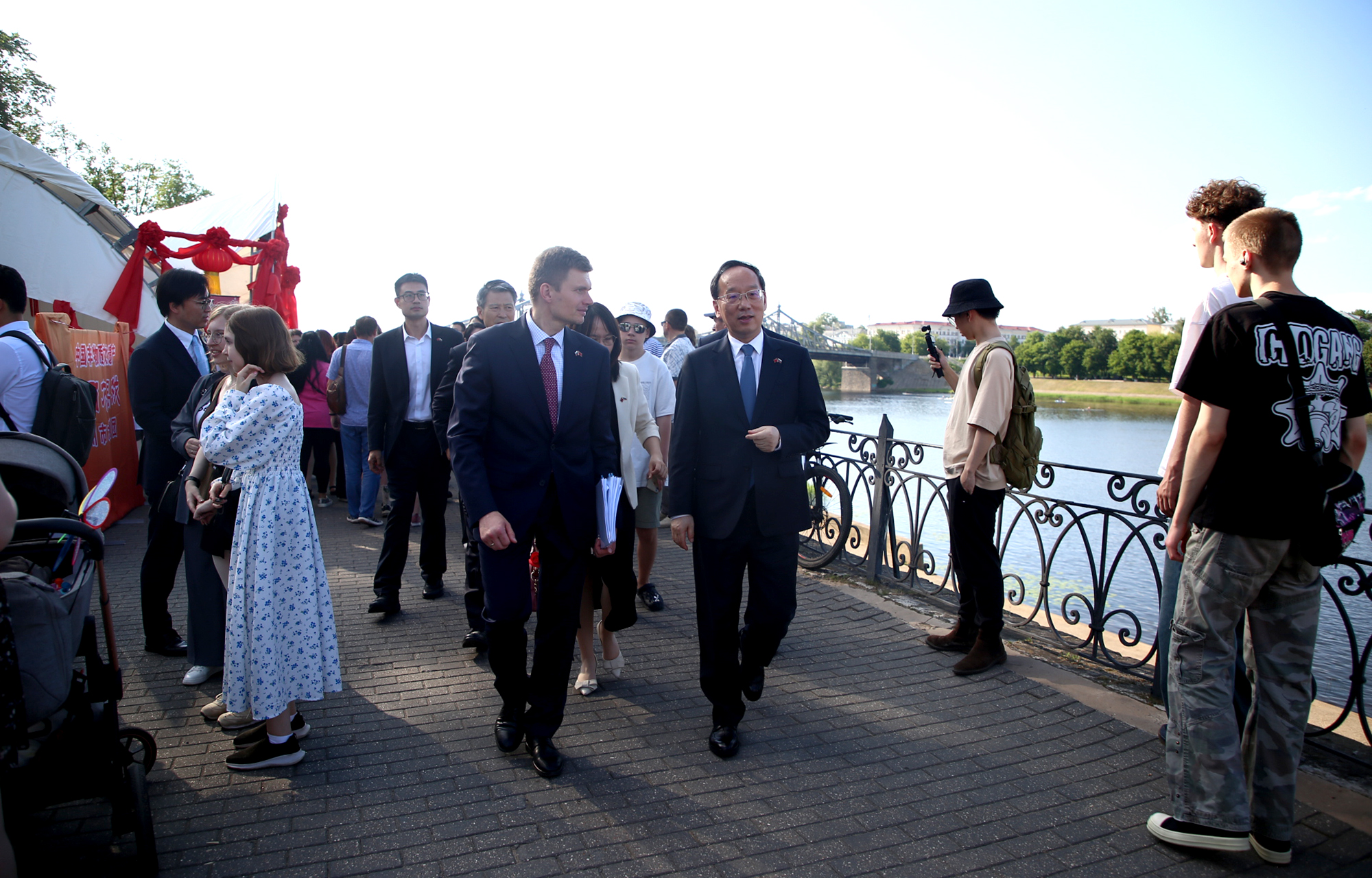 В горсаду Твери работает выставка народных промыслов и культурного наследия китайской провинции Ляонин