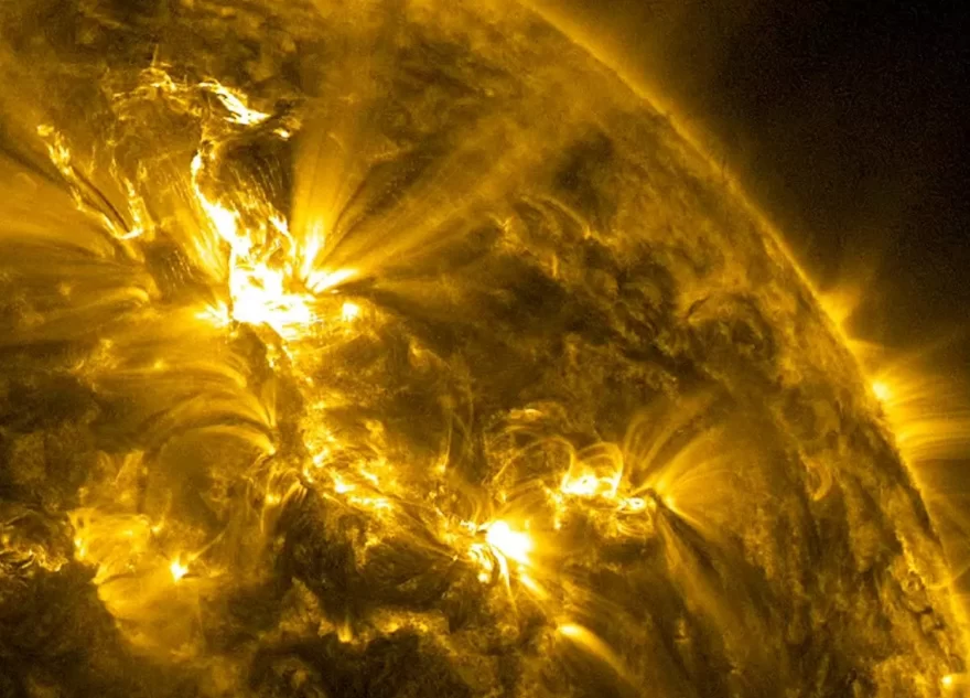 Астрономы сообщили, что прямо сейчас на Земле происходит магнитная буря