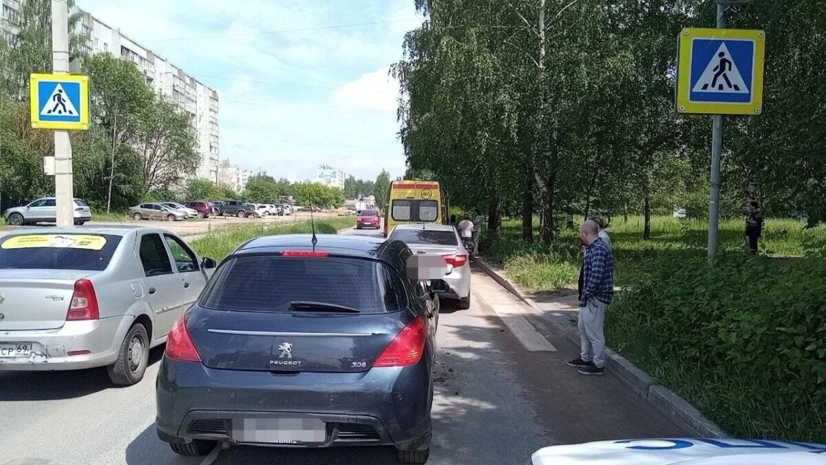 В Твери автомобиль после ДТП сбил девочку-пешехода | ТОП Тверь новости