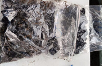 Больше 150 свёртков с запрещёнными веществами нашли у задержанной в Твери женщины Больше 150 свёртков с запрещёнными веществами нашли у задержанной в Твери женщины