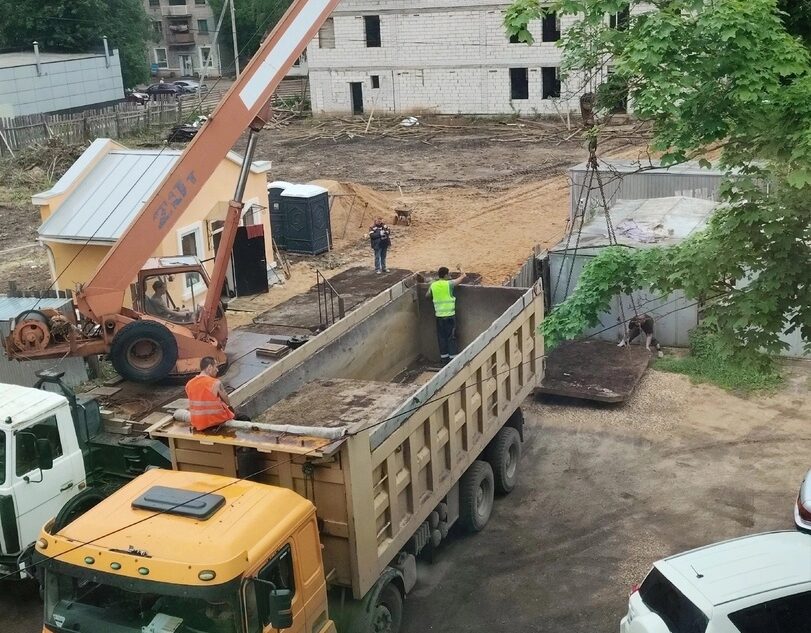 В Тверской области строители не дают людям нормально жить