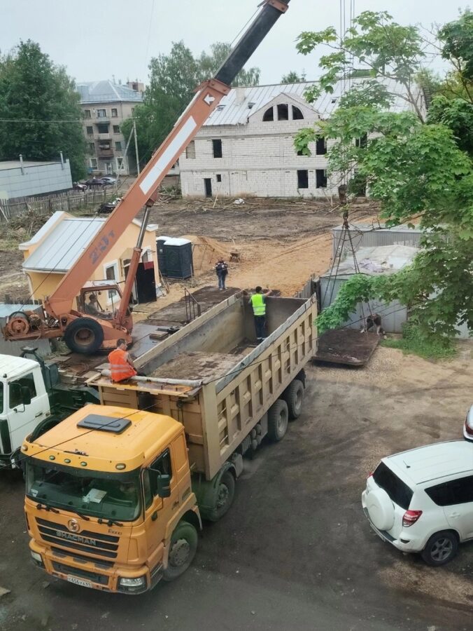 В Тверской области строители не дают людям нормально жить