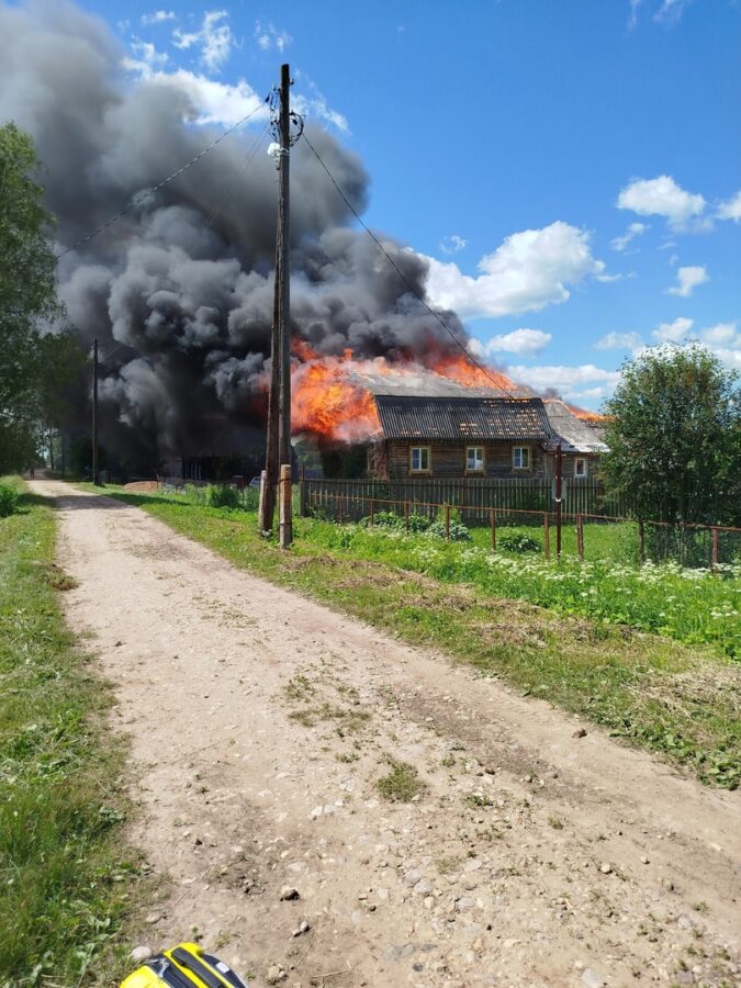 Жителей Тверской области просят помочь погорельцам