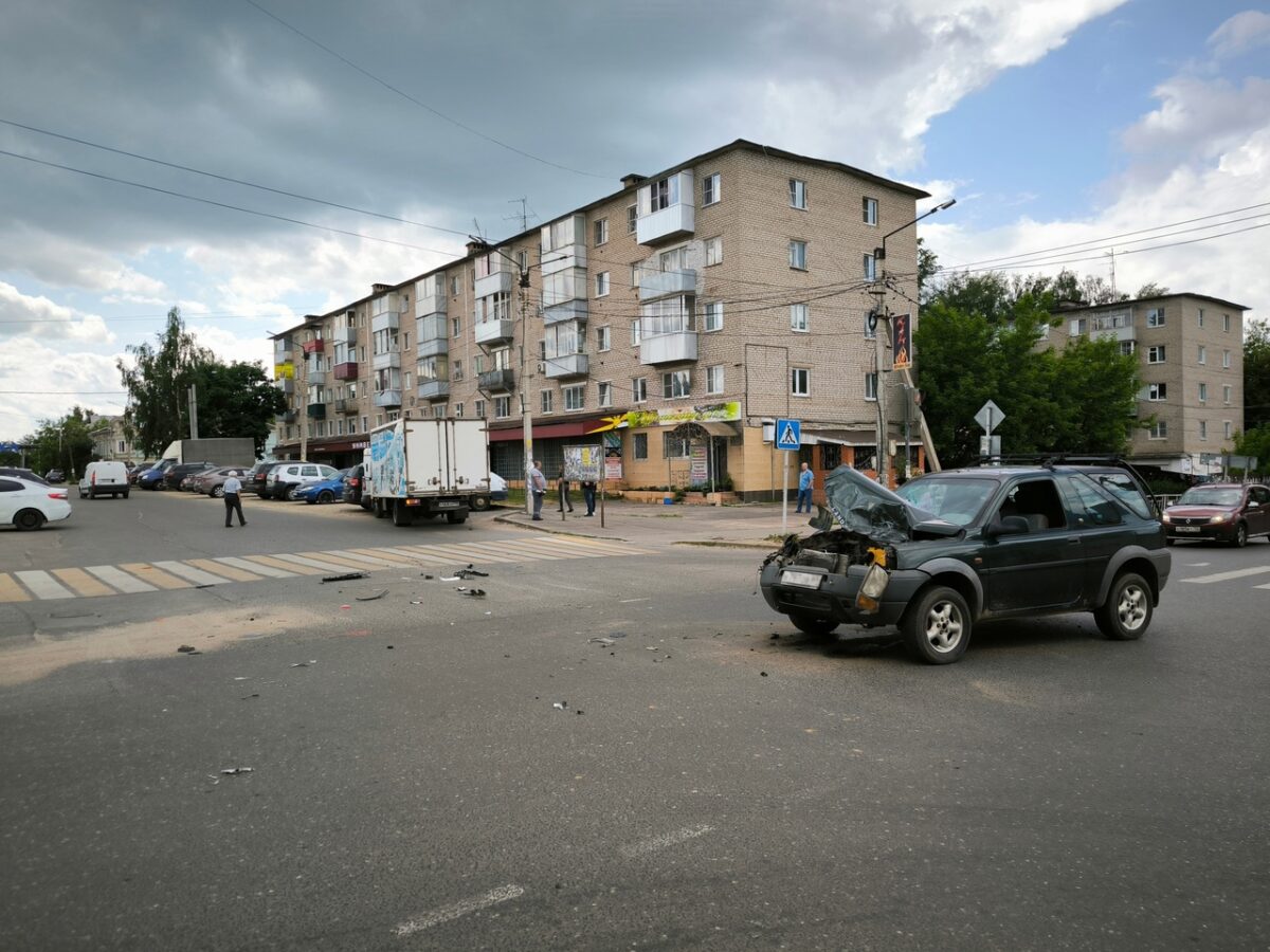 В Тверской области в результате ДТП грузовик протаранил три автомобиля |  ТОП Тверь новости