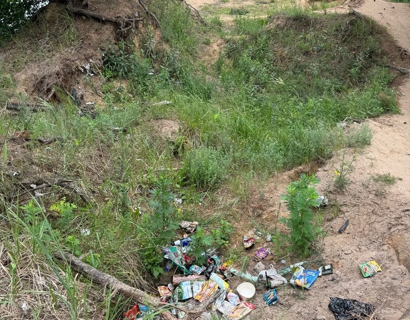 Пляж в Твери превратился в одну большую помойку