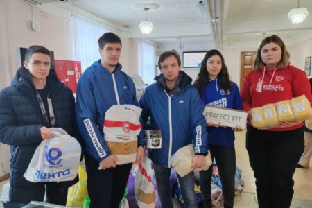 Активисты помогают бездомным животным: Акция по сбору корма Активисты помогают бездомным животным: Акция по сбору корма