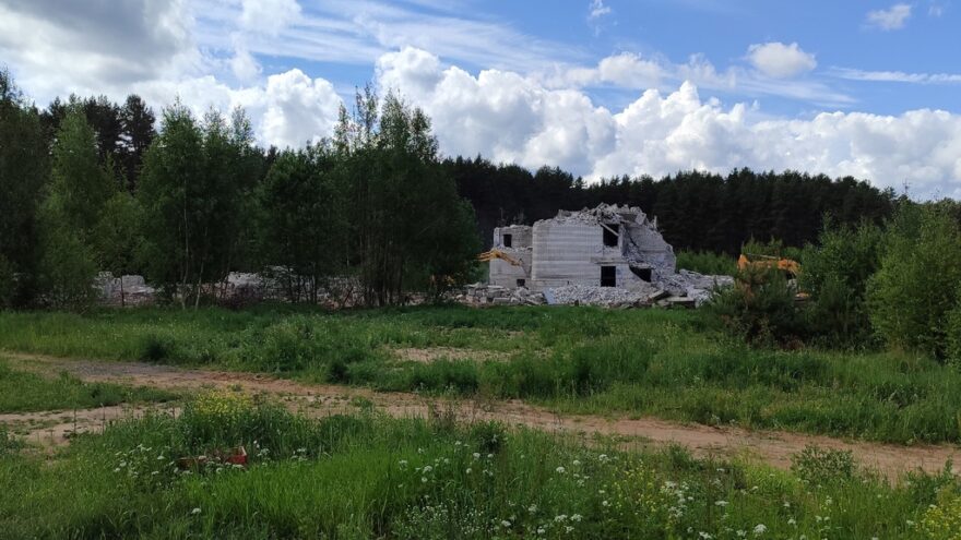 В Твери сносят "легендарные" заброшки