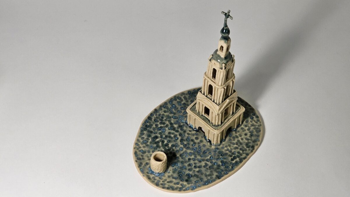 У калязинской колокольни в Тверской области появилась копия