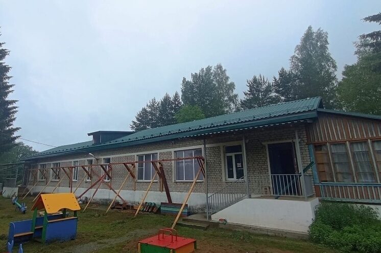 В Андреапольском округе завершается ремонт кровли детсада №5