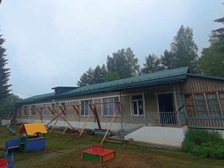 В Андреапольском округе завершается ремонт кровли детсада №5