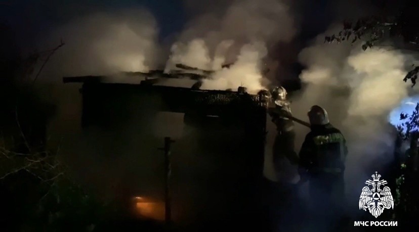 Ночью в Тверской области сгорела баня