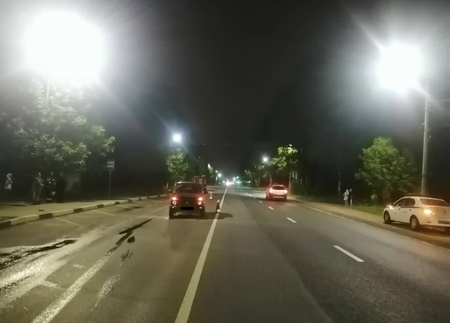 Два пешехода-нарушителя попали под колёса "Нивы" в Твери