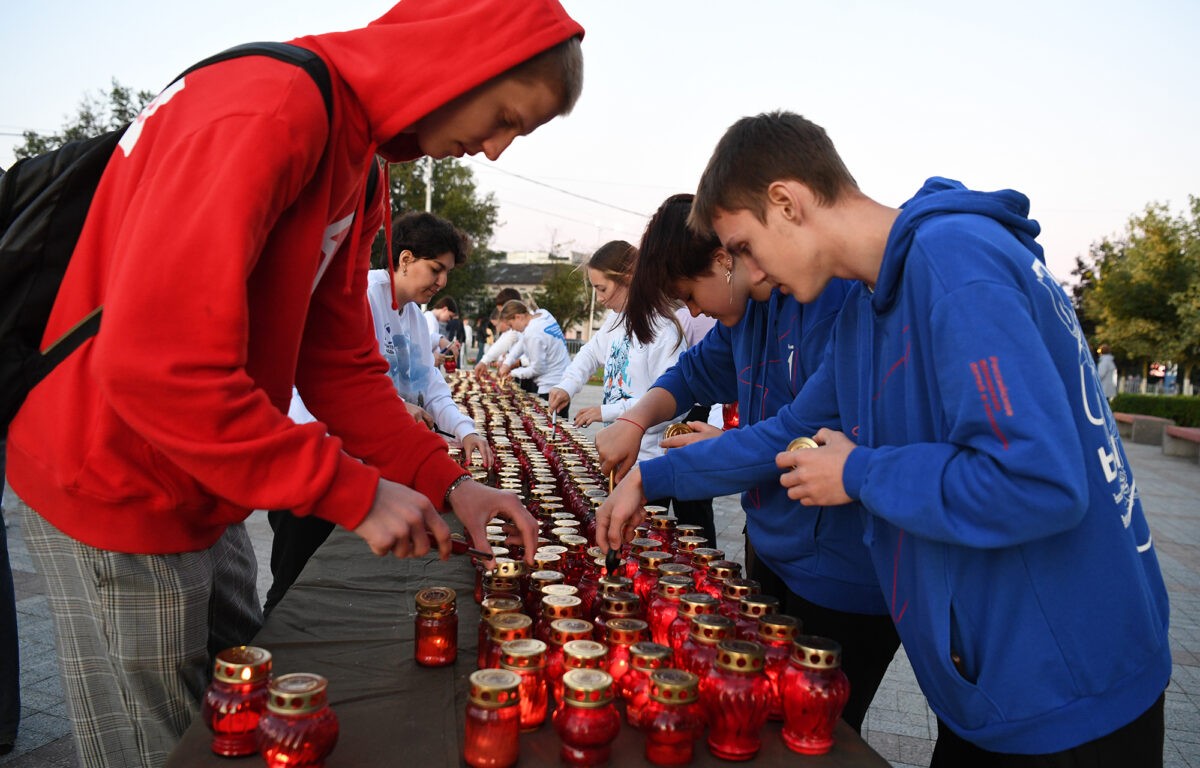 В День памяти и скорби у Обелиска Победы в Твери прошла патриотическая акция «Свеча Памяти»