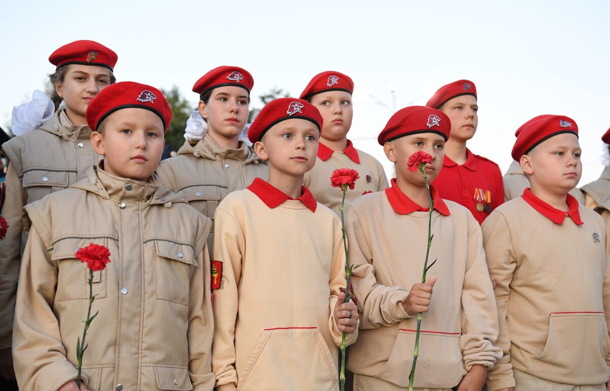 В День памяти и скорби у Обелиска Победы в Твери прошла патриотическая акция «Свеча Памяти»