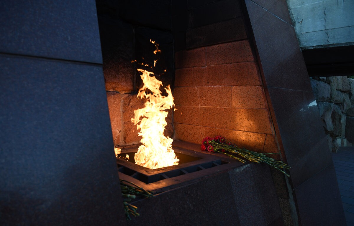 В День памяти и скорби у Обелиска Победы в Твери прошла патриотическая акция «Свеча Памяти»