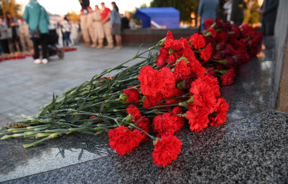 В День памяти и скорби у Обелиска Победы в Твери прошла патриотическая акция «Свеча Памяти»