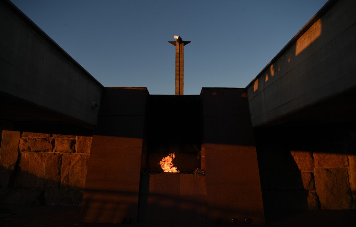В День памяти и скорби у Обелиска Победы в Твери прошла патриотическая акция «Свеча Памяти»