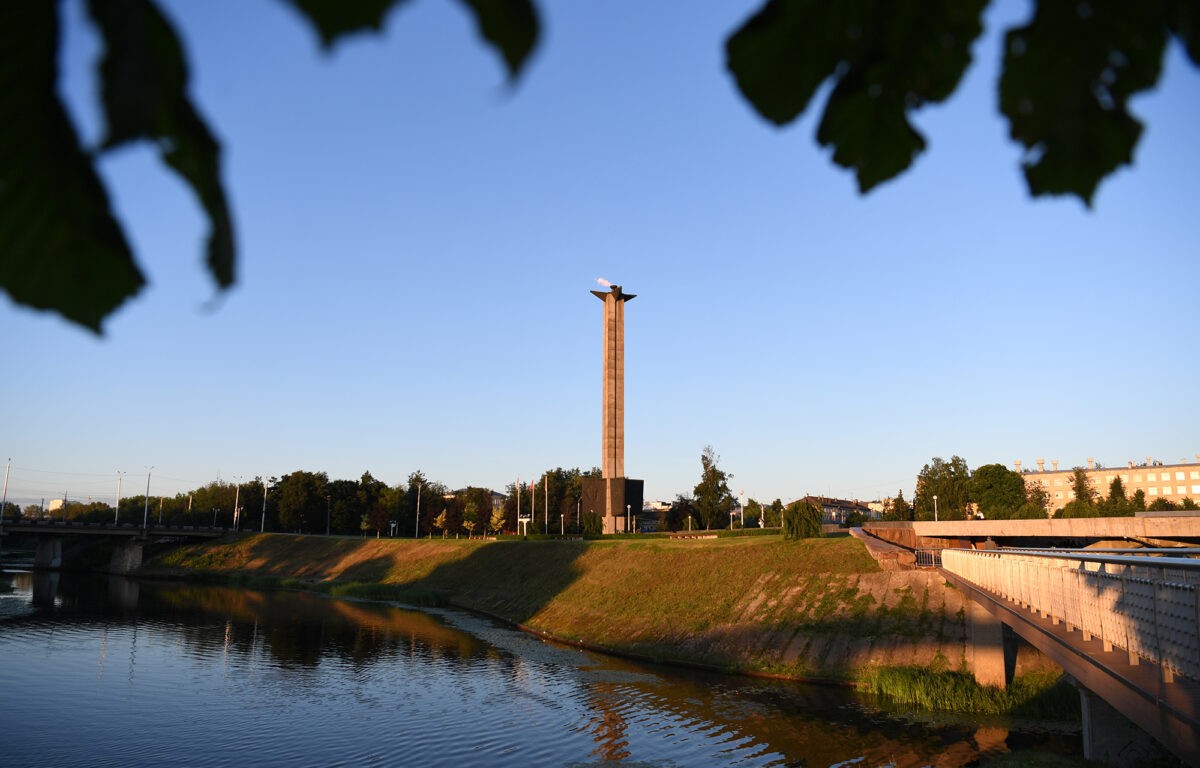 В День памяти и скорби у Обелиска Победы в Твери прошла патриотическая акция «Свеча Памяти»