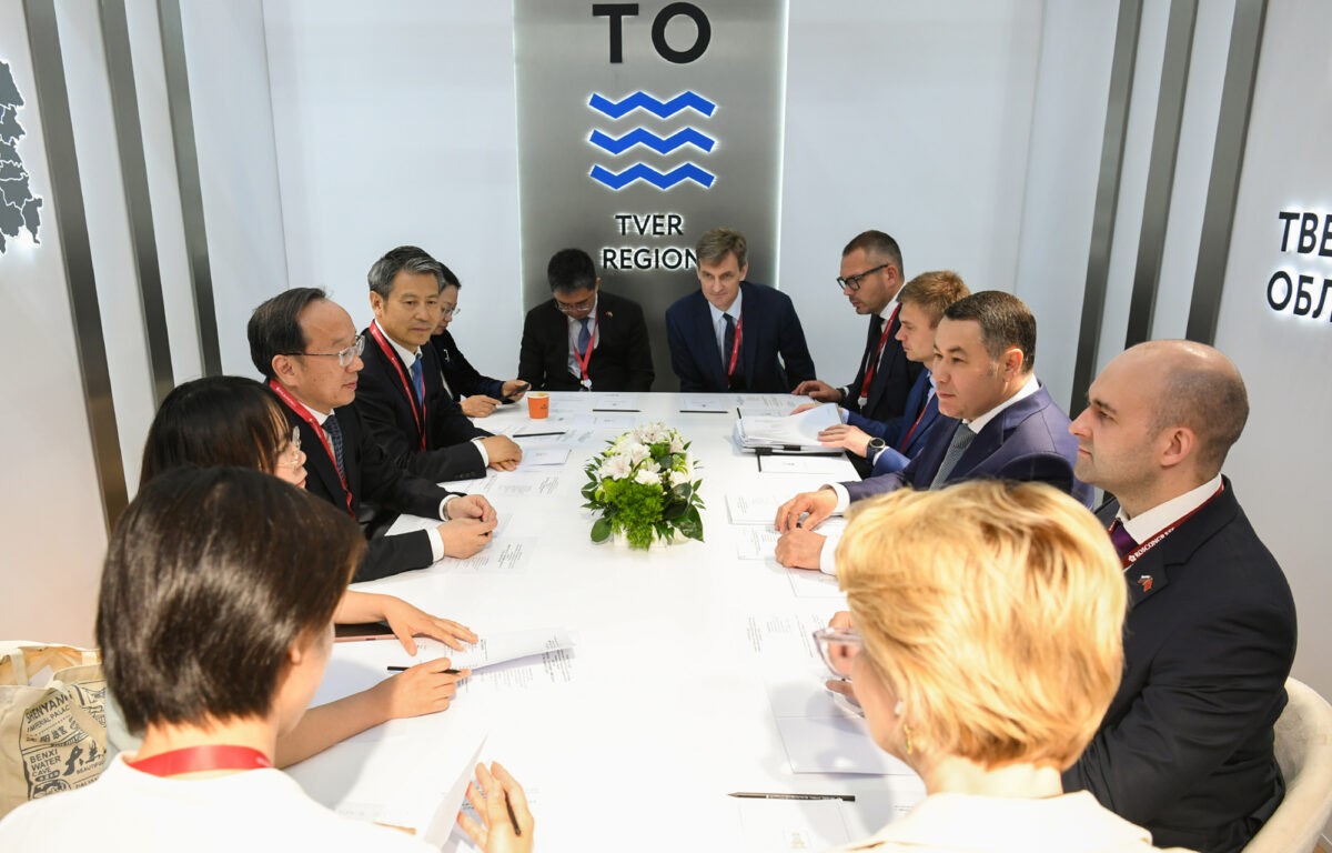 ПМЭФ-2024: правительство Тверской области подписало соглашение об установлении дружественных отношений с Народным правительством провинции Ляонин КНР