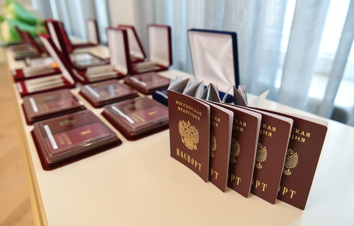 Игорь Руденя в канун Дня России вручил государственные и региональные награды жителям Тверской области