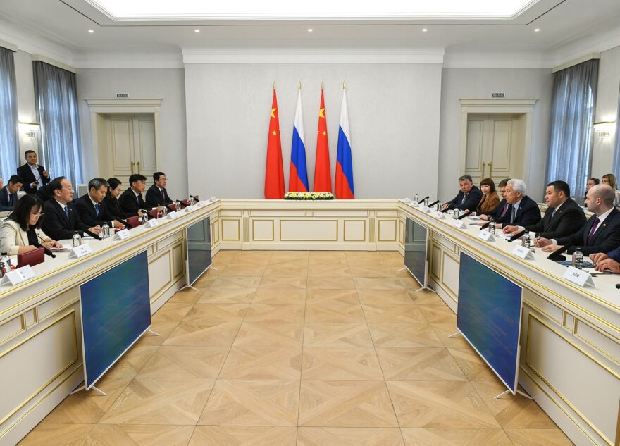 Губернатор Игорь Руденя провёл встречу с губернатором Народного правительства провинции Ляонин КНР Ли Лэчэном