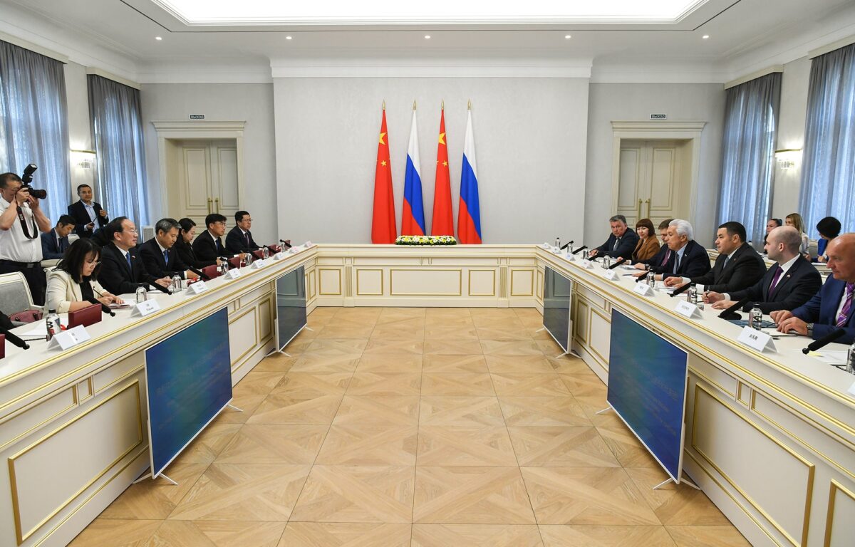 Губернатор Игорь Руденя провёл встречу с губернатором Народного правительства провинции Ляонин КНР Ли Лэчэном