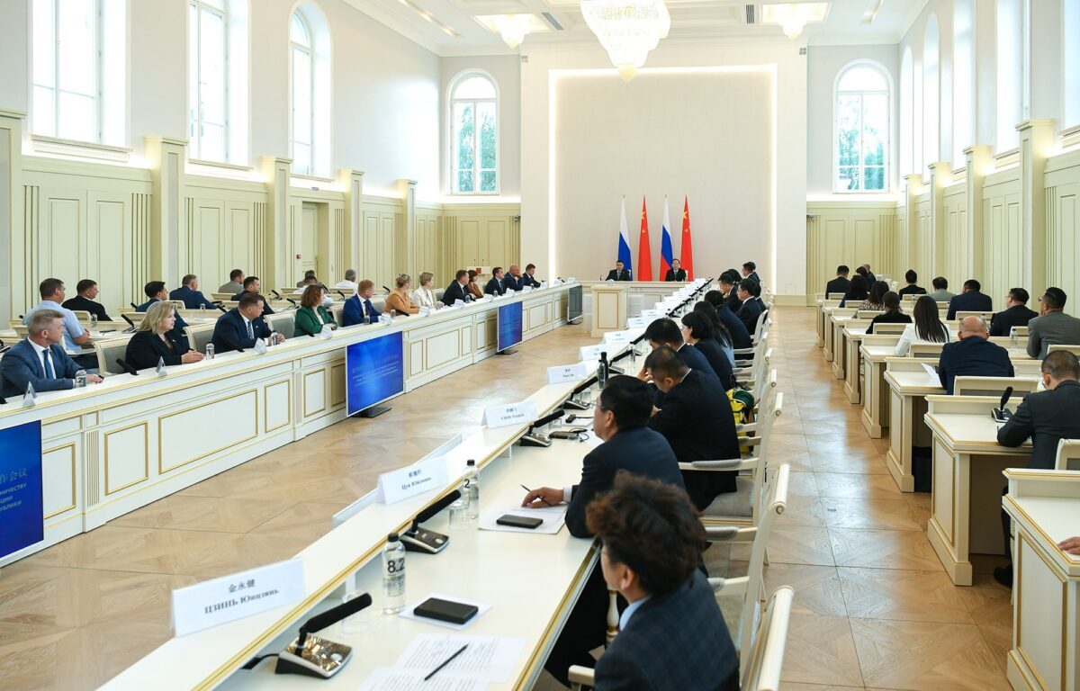 Игорь Руденя и Ли Лэчэн приняли участие в конференции по торгово-экономическому сотрудничеству Тверской области и провинции Ляонин