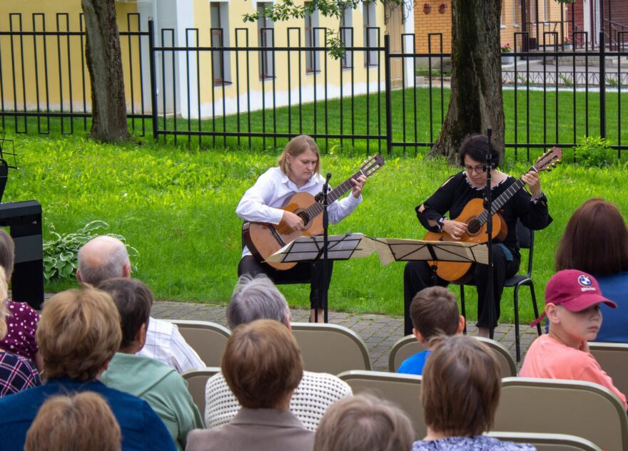 Уличный концерт в честь юбилея округа прошёл в Лихославле