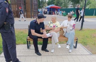 В Тверской области полицейские рассказывают местным жителям, как не попасть в руки мошенников