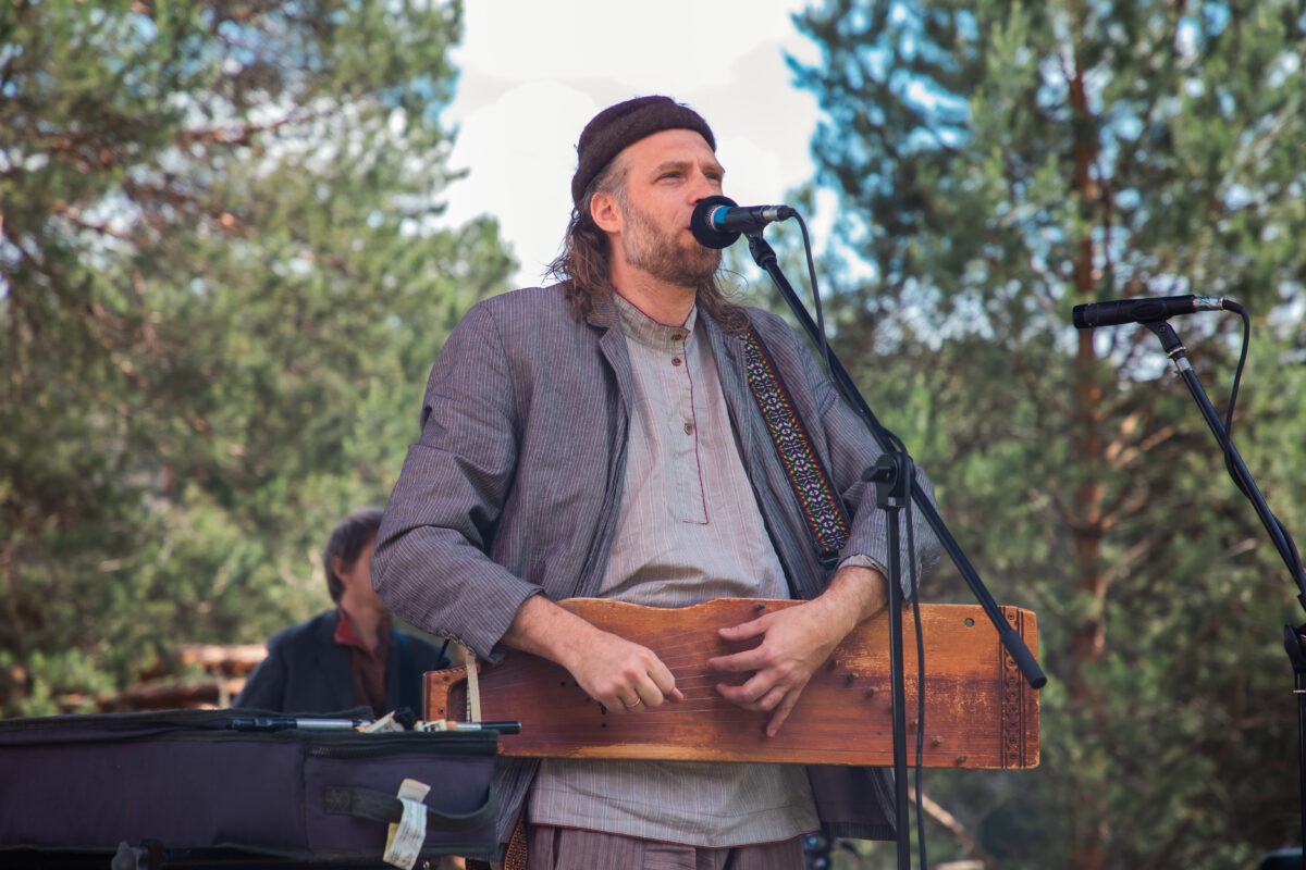 Жители и гости Тверской области «зажигают» на «Троицких гуляниях в Василёво»