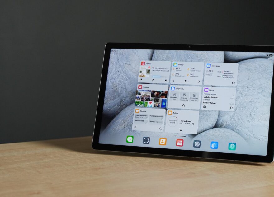 «Открытая мобильная платформа» и YADRO представили планшет KVADRA_T под управлением ОС Аврора 5.1