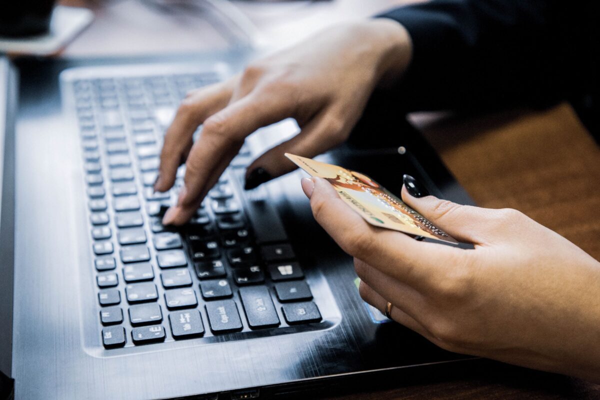 Тверские пенсионеры продолжают отдавать мошенникам накопленные миллионы