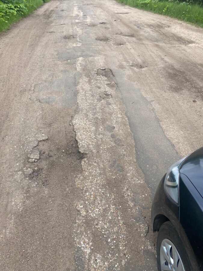 Жители Тверской области просят не путать автобусную остановку с туалетом