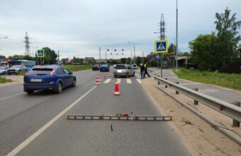 Пешеход попал под колёса иномарки на зебре в Твери